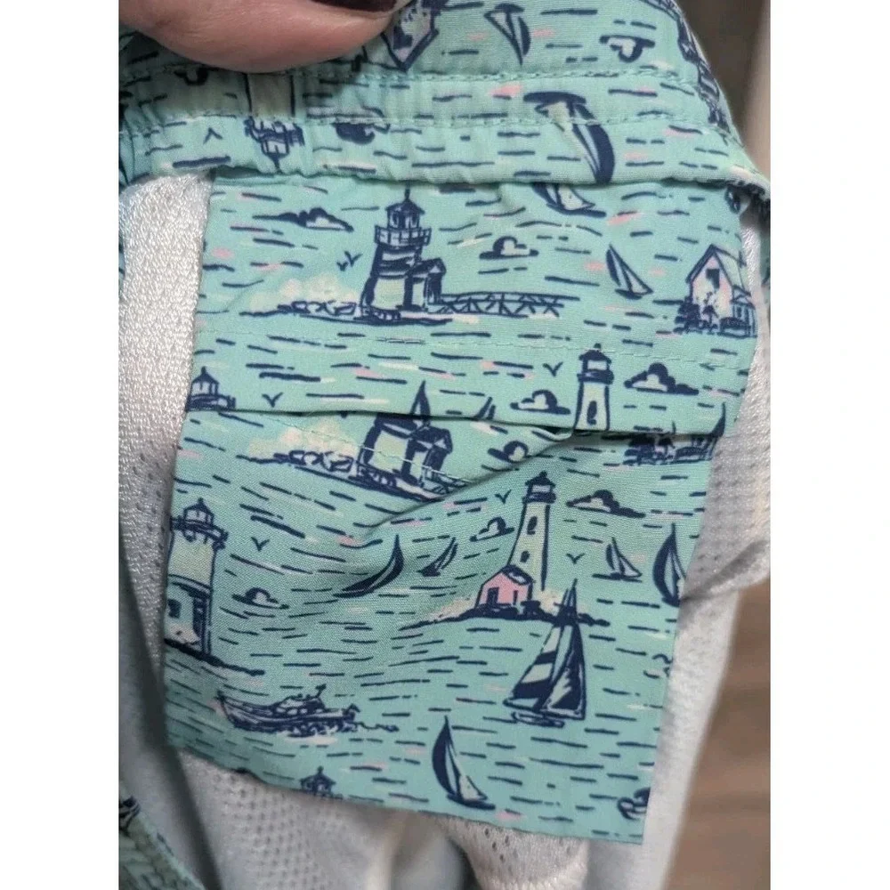 Vineyard Vines Men M Shorts Sail Boat Lighthouse Lined Swim Trunks Inside Pocket
